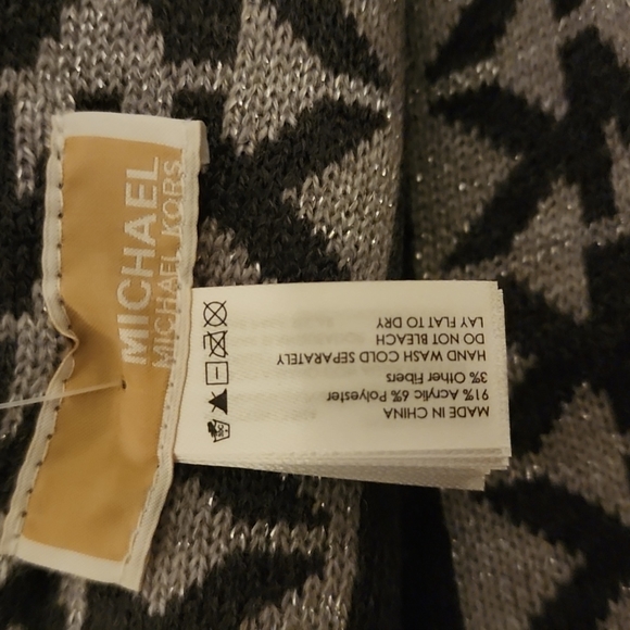 Michael Kors hat,gloves,and scarf set. - Picture 7 of 9